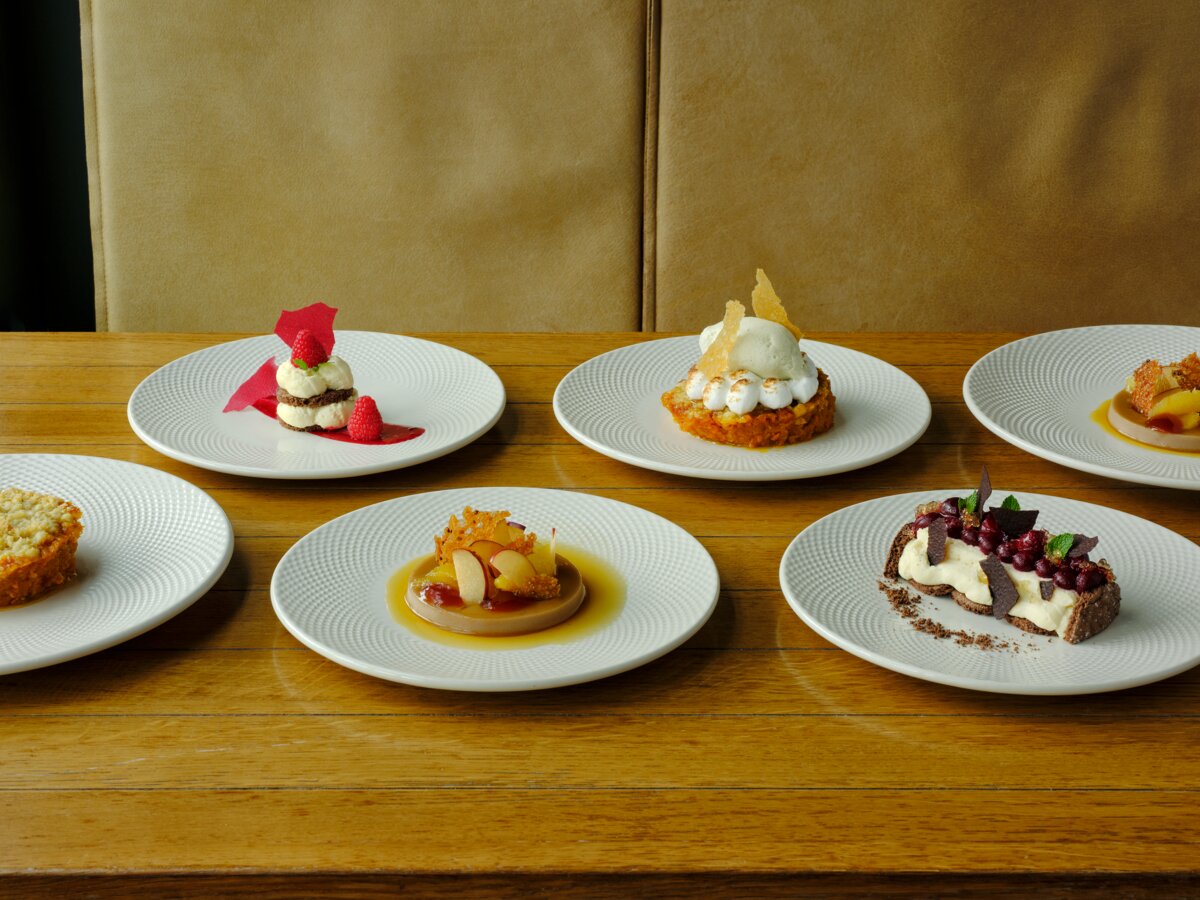 Plate flat round coupe embossed cream 28cm