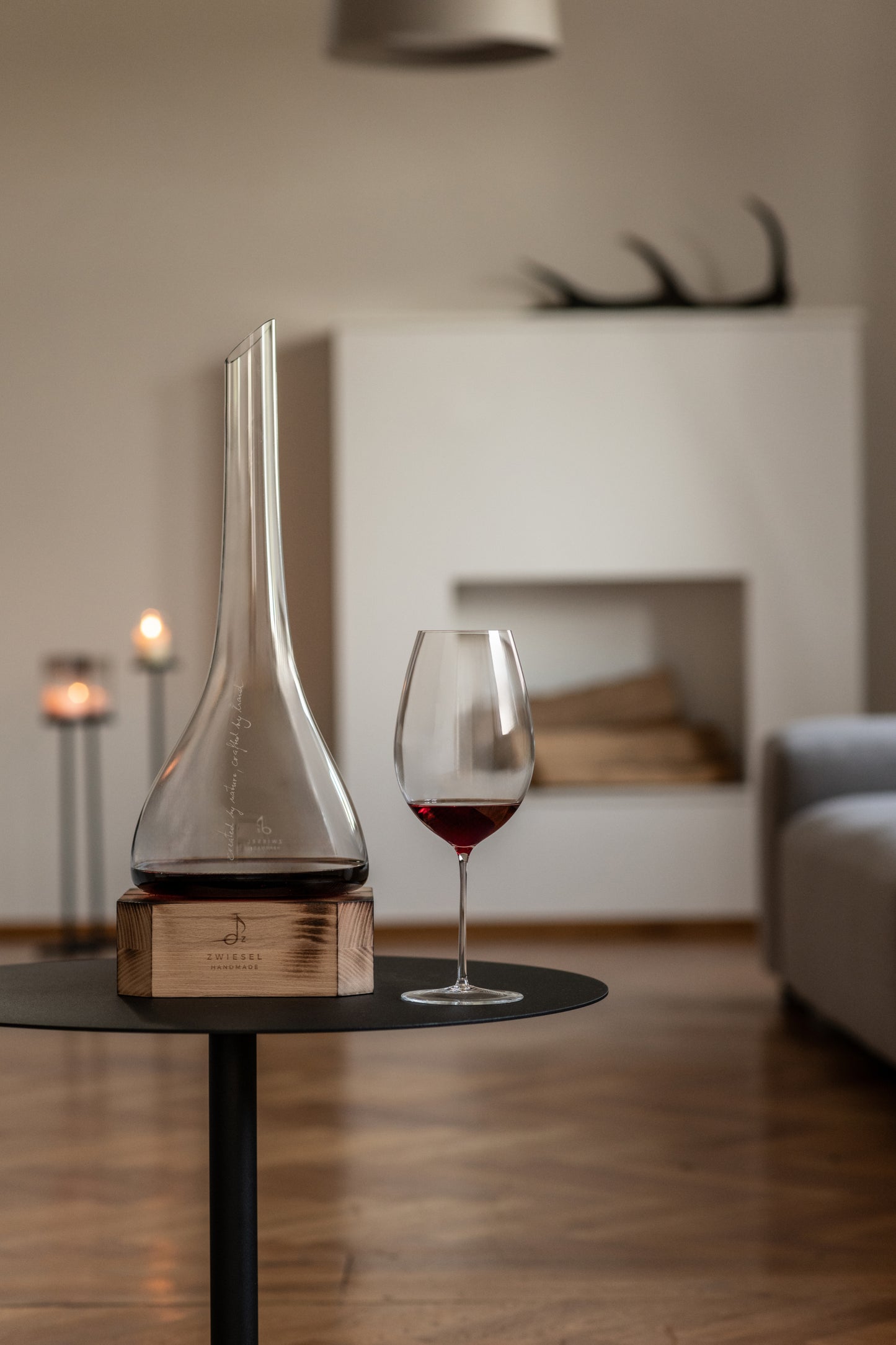 ICONICS Decanter - handmade with wooden base  75,0cl