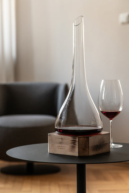 ICONICS Decanter - handmade with wooden base  75,0cl
